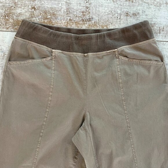 Zenergy by Chico's Capri Pants with FREE Matching Cardigan - Picture 5 of 11